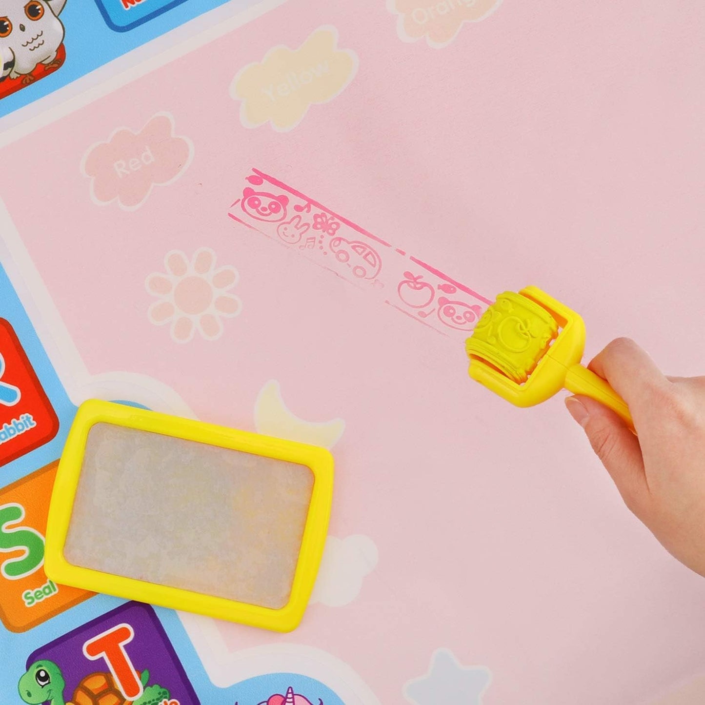 🖍️ Covorașul Magic Water 100×100 cm – cu accesorii complete și Carte Magică inclusă! 🎁